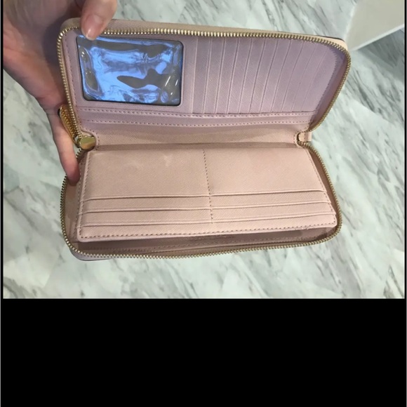 Michael Kors light pink Saffiano leather zip up wallet - Picture 2 of 4